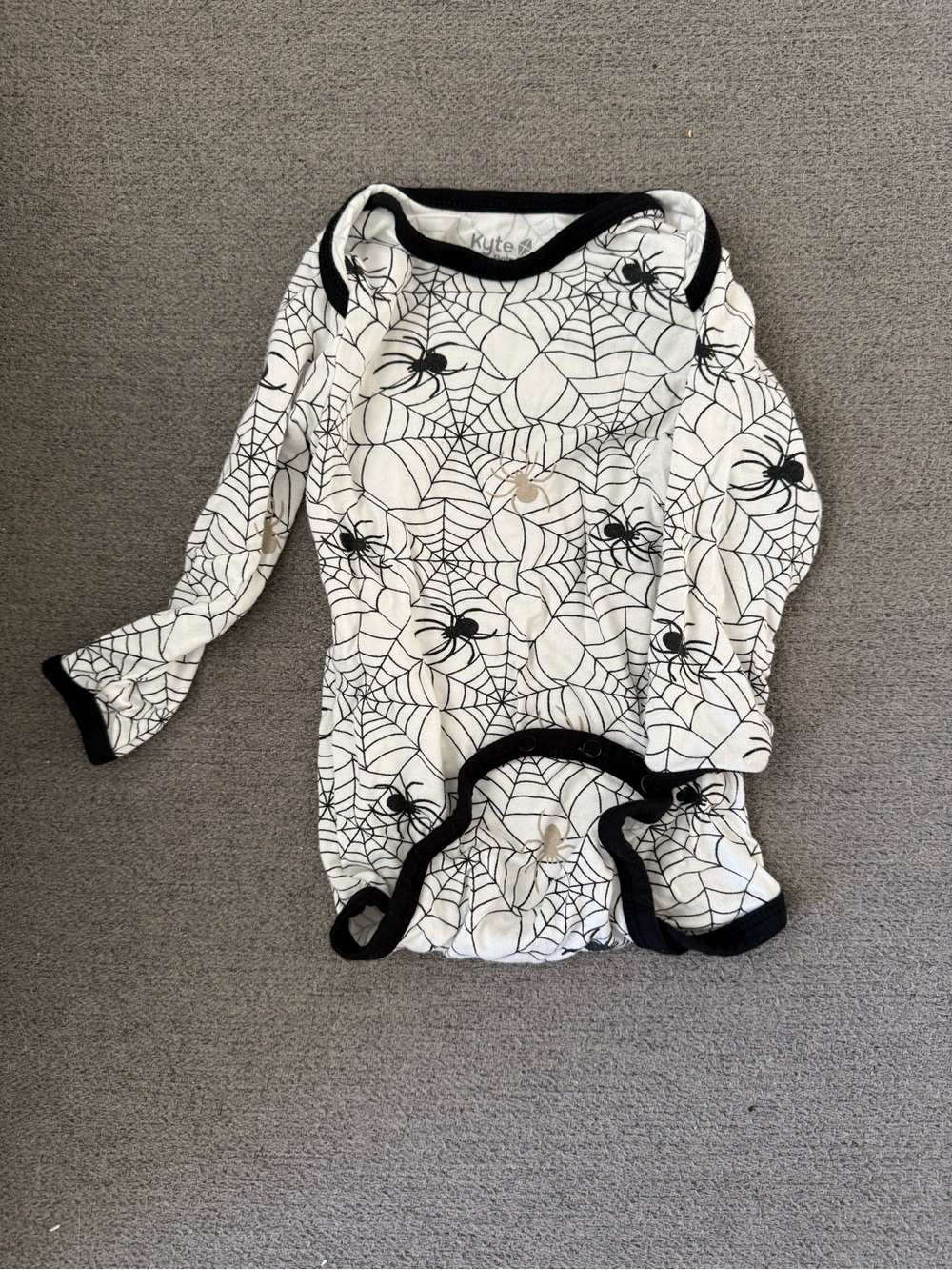 Kyte BABY Long Sleeve Bodysuit